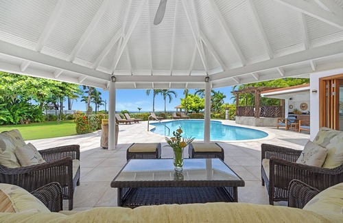 Runaway Bay Villa | Sunspot Beachfront Villa - Piscina - Personal - Me encanta este lugar - 6BR