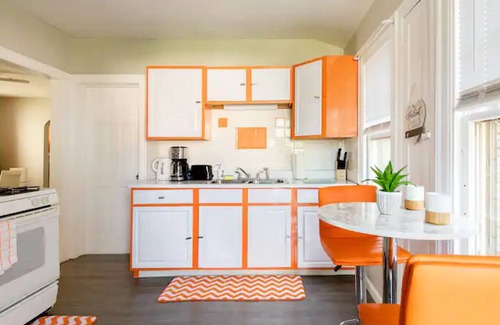 Cleveland Casa | Sunstone Retreat: Cozy Gateway 1BR Lower Unit | Patio & Parking 9 Min To Downtown