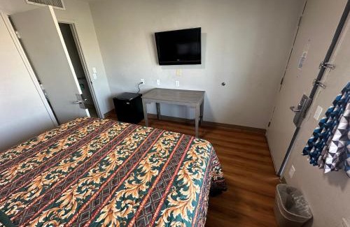 Joplin Hotel | Super 7 inn