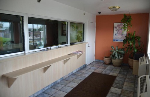 Memphis Hotel | Super 7 Inn