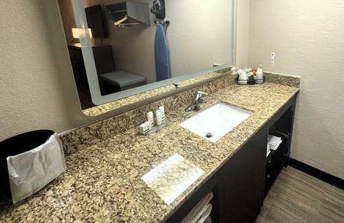 Central City Hotel | Super 8 by Wyndham Corpus Christi Airport