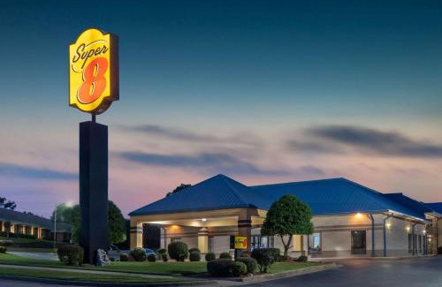 North Little Rock Hotel | Super 8 by Wyndham North Little Rock/McCain