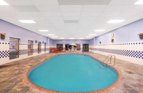 North Little Rock Hotel | Super 8 by Wyndham North Little Rock/McCain