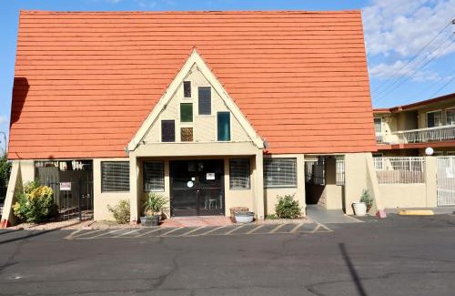 Huning Highland Historic District Hotel | Super 8 by Wyndham Albuquerque Downtown