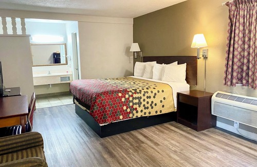 Huning Highland Historic District Hotel | Super 8 by Wyndham Albuquerque Downtown