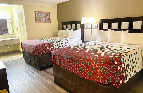 Huning Highland Historic District Hotel | Super 8 by Wyndham Albuquerque Downtown