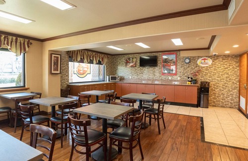 Anaheim Resort Hotel | Super 8 by Wyndham Anaheim/Disneyland Drive