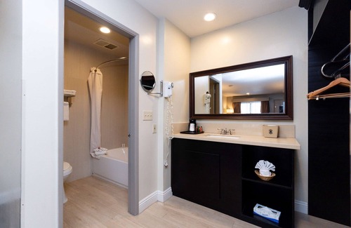 Anaheim Resort Hotel | Super 8 by Wyndham Anaheim/Disneyland Drive