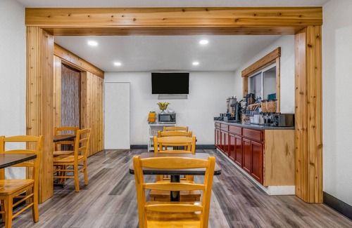 Pacific Hotel | Super 8 by Wyndham Arcata