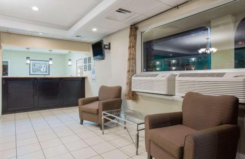 Augusta Hotel | Super 8 by Wyndham Augusta