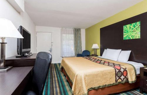 Augusta Hotel | Super 8 by Wyndham Augusta