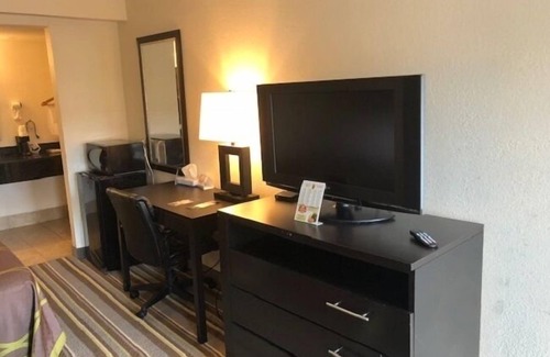 Augusta Hotel | Super 8 by Wyndham Augusta