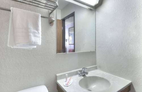 Augusta Hotel | Super 8 by Wyndham Augusta