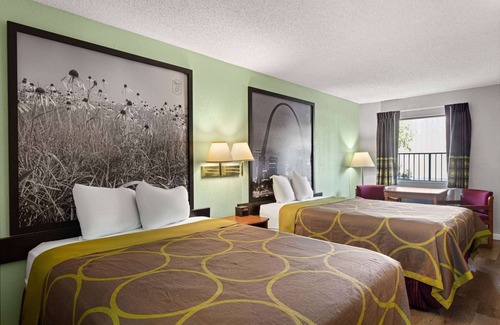 Branson Theater District Hotel | Super 8 by Wyndham Branson / Shepherd of the Hills Exwy
