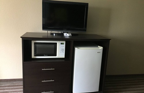 Brenham Hotel | Super 8 by Wyndham Brenham TX