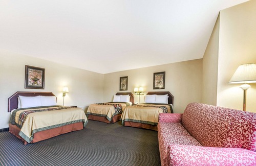 Burleson Hotel | Super 8 by Wyndham Burleson Fort Worth Area