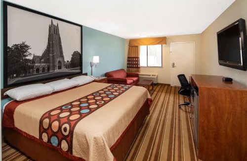 Burlington Hotel | Super 8 by Wyndham Burlington NC