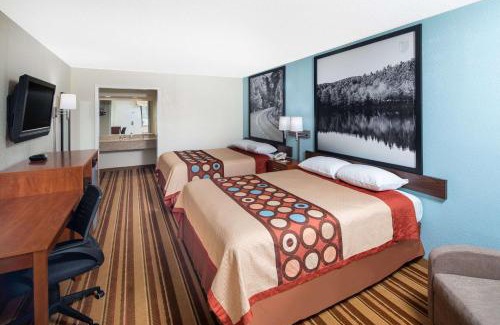 Burlington Hotel | Super 8 by Wyndham Burlington NC