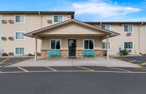 Council Bluffs Hotel | Super 8 by Wyndham Council Bluffs IA Omaha NE Area