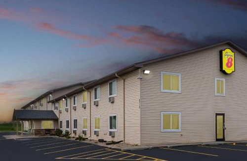 Council Bluffs Hotel | Super 8 by Wyndham Council Bluffs IA Omaha NE Area