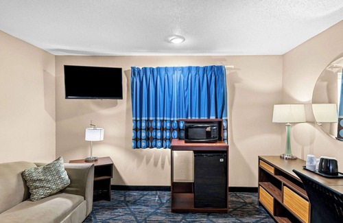 Council Bluffs Hotel | Super 8 by Wyndham Council Bluffs IA Omaha NE Area