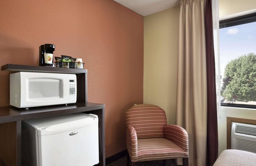 Carbondale Hotel | Super 8 by Wyndham Carbondale