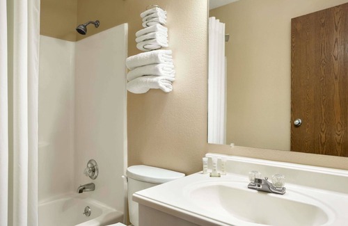 Carbondale Hotel | Super 8 by Wyndham Carbondale