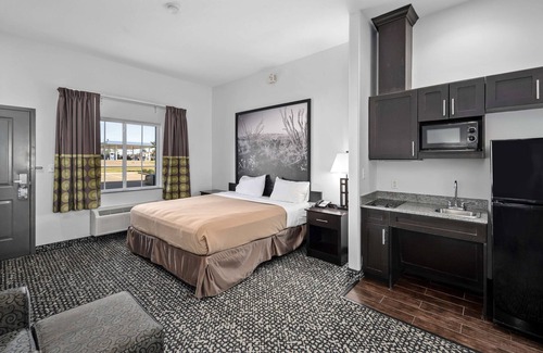 Carthage Hotel | Super 8 by Wyndham Carthage TX