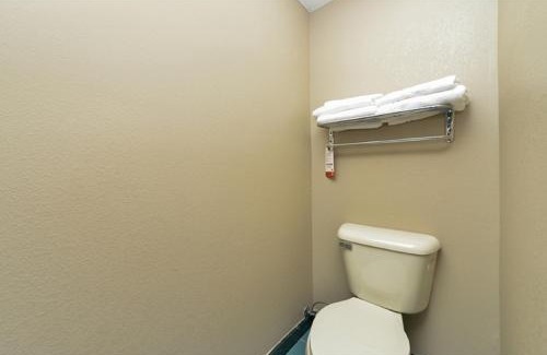 Clarksville Hotel | Super 8 by Wyndham Clarksville Northeast