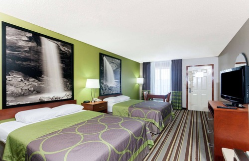 Clarksville Hotel | Super 8 by Wyndham Clarksville Northeast