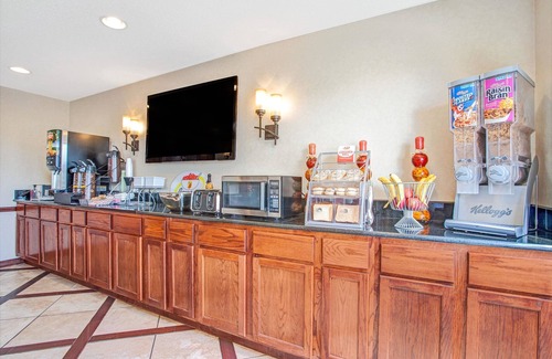 Clinton Hotel | Super 8 by Wyndham Clinton