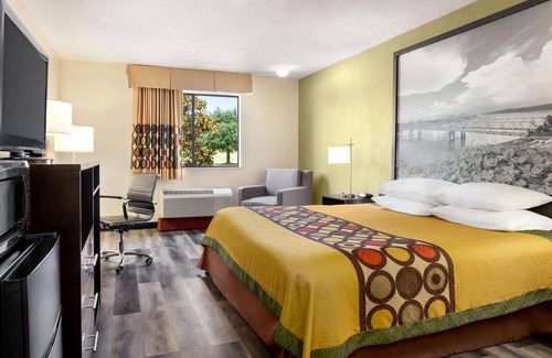 Clinton Hotel | Super 8 by Wyndham Clinton
