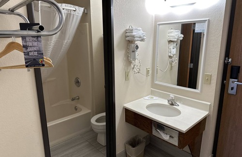 Columbia Hotel | Super 8 by Wyndham Columbia Clark Lane