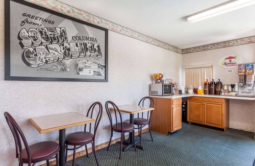 Forest Acres Hotel | Super 8 by Wyndham Columbia SC / Ft. Jackson