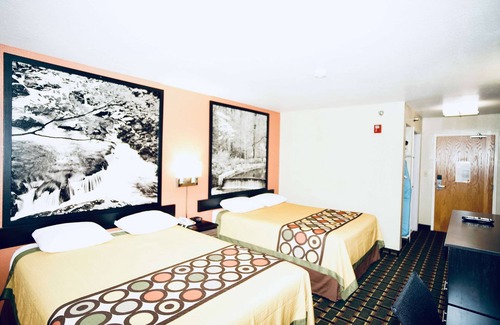 Crossville Hotel | Super 8 by Wyndham Crossville TN