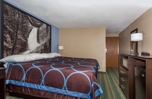 Douglas Hotel | Super 8 by Wyndham Douglas
