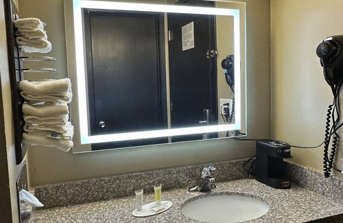 Eau Claire Hotel | Super 8 by Wyndham Eau Claire WI