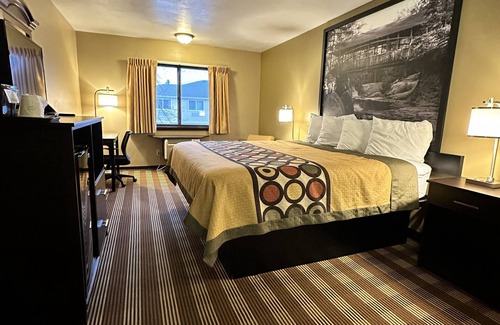Eau Claire Hotel | Super 8 by Wyndham Eau Claire WI
