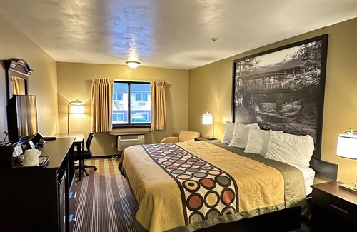 Eau Claire Hotel | Super 8 by Wyndham Eau Claire WI
