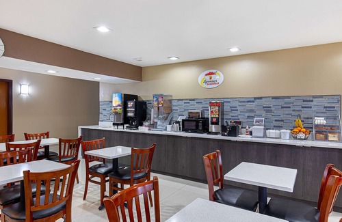 Eddyville Hotel | Super 8 by Wyndham Eddyville/Kuttawa