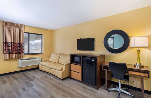Eddyville Hotel | Super 8 by Wyndham Eddyville/Kuttawa