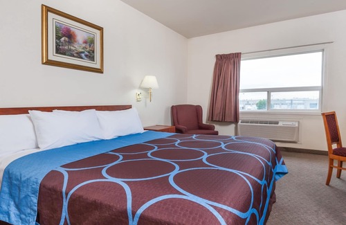 Northwest Edmonton Hotel | Super 8 by Wyndham Edmonton/West