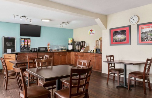 Findlay Hotel | Super 8 by Wyndham Findlay