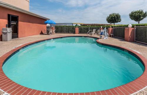 Fossil Creek Hotel | Super 8 by Wyndham Fort Worth North