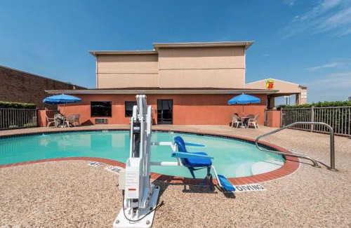 Fossil Creek Hotel | Super 8 by Wyndham Fort Worth North