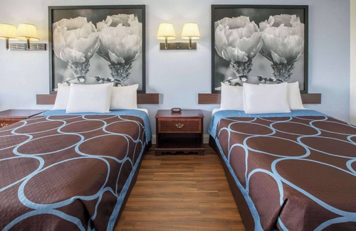 Garland Hotel | Super 8 by Wyndham Garland North Dallas Area