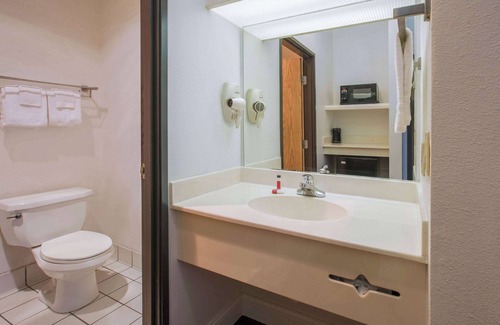 Garland Hotel | Super 8 by Wyndham Garland North Dallas Area