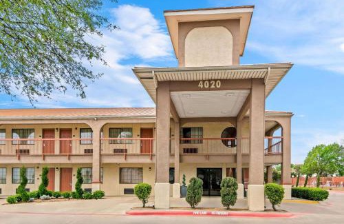 South Arlington Hotel | Super 8 by Wyndham Grand Prairie Southwest