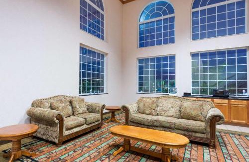 Harrisburg Hotel | Super 8 by Wyndham Harrisburg Hershey North