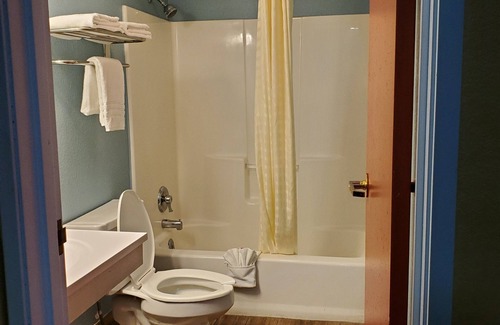 Dupont Hotel | Super 8 by Wyndham Henderson North East Denver